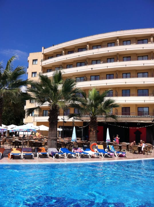 Pool und Gebäude 2 allsun App.-Hotel Orient Beach