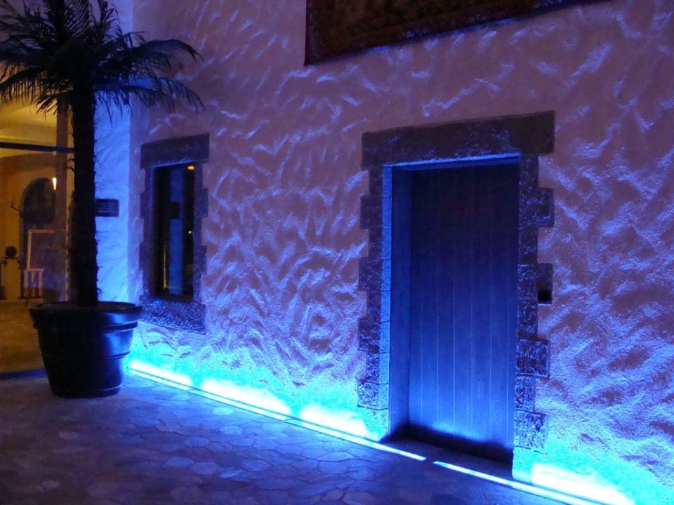 Abendliches Lichtspiel Heide Park Abenteuerhotel