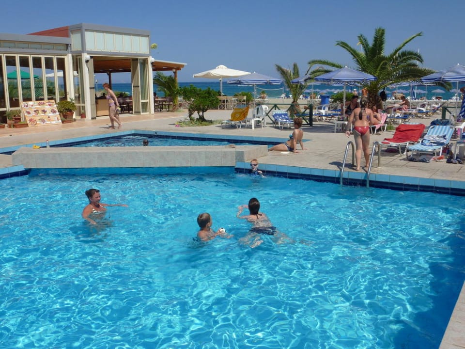 Der Pool Hotel Kathrin Beach