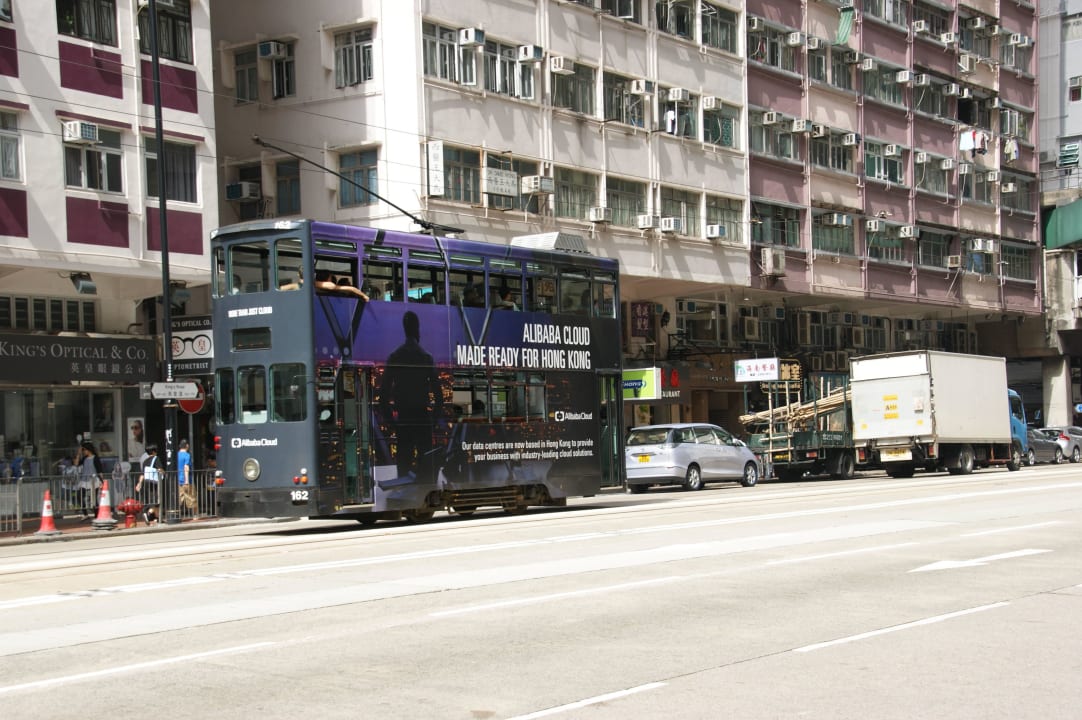 Straßenbahn in der Nähe Hotel Harbour Grand Hong Kong
