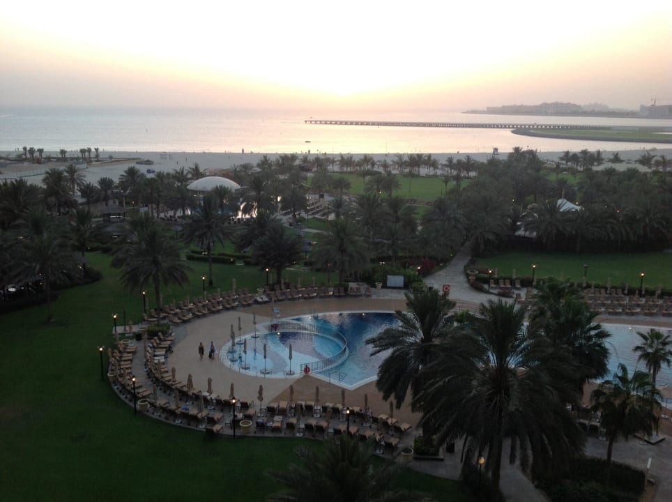 Ausblick am Abend Le Royal Méridien Beach Resort & Spa Dubai