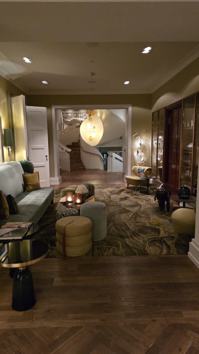 Lobby La Maison Hotel