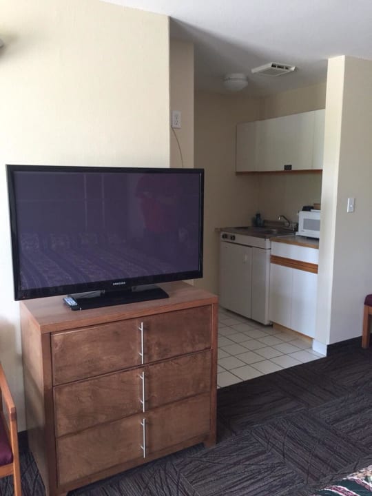 neuer Fernseher alte Küche  Quality Inn & Suites