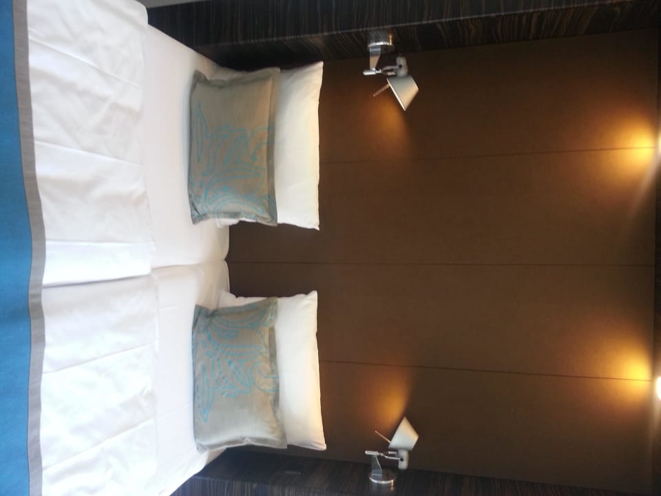 Bett Motel One Köln Waidmarkt