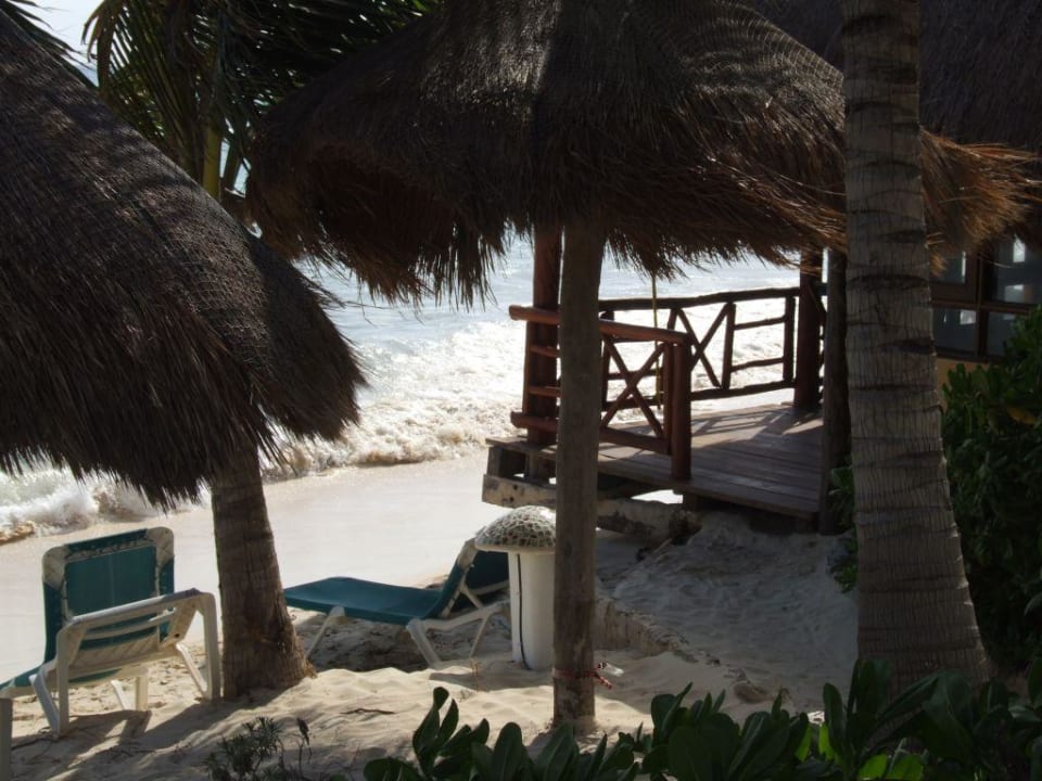 Strand vor den Strandbungalows Mahekal Beach Resort