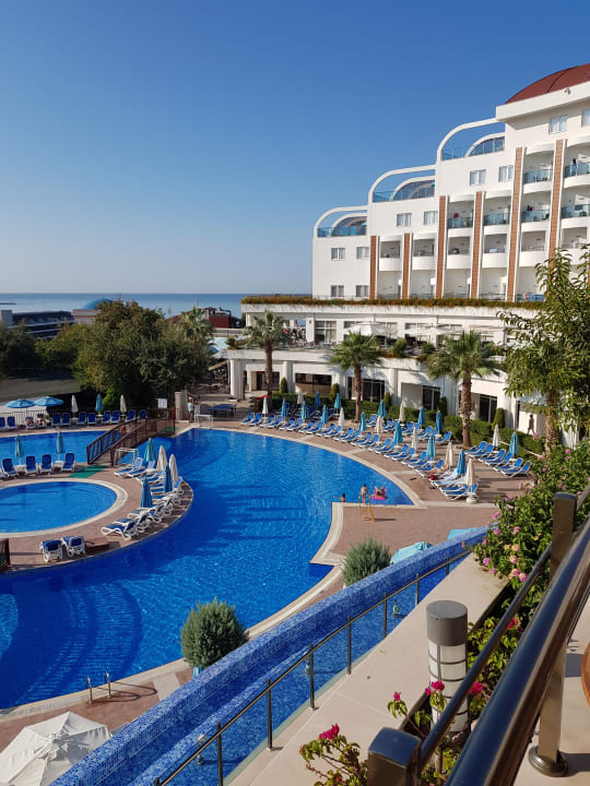 Pool Side Prenses Resort & Spa