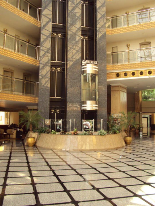 Этаж рецепшн Holiday Park Resort