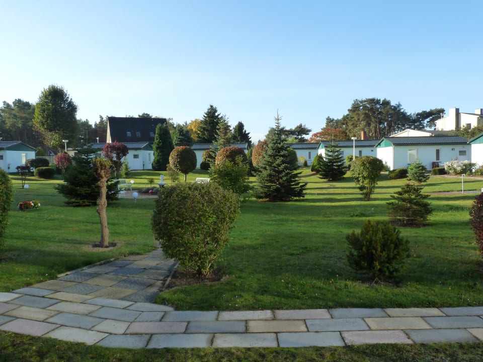 Innenanlage Hotel mit Bungalows Hotel Waldidyll