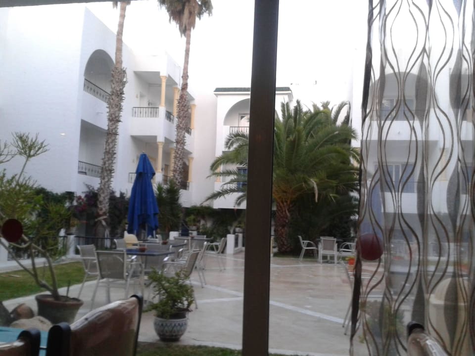 Innenhof vom Restaurant aus  Hotel Nesrine