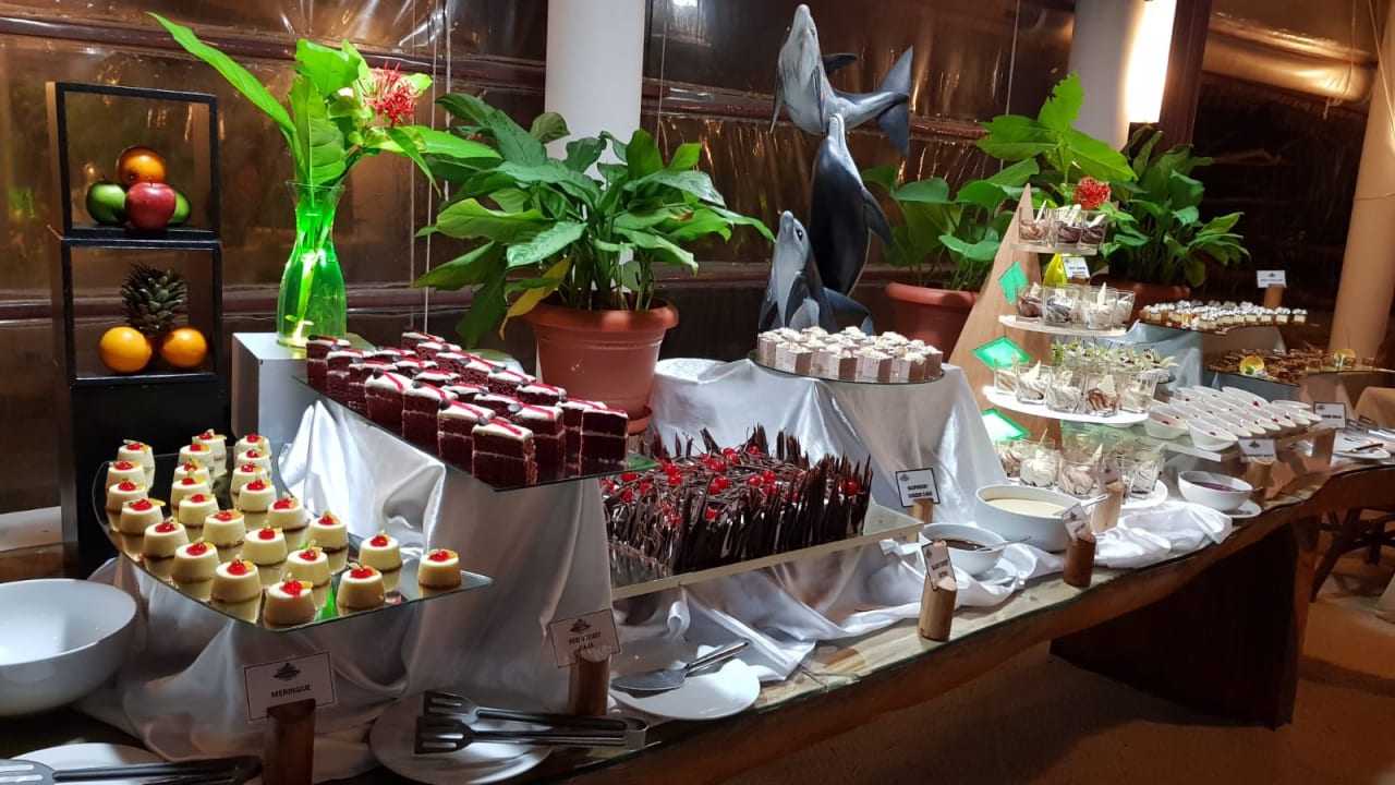 Gastro Angaga Island Resort