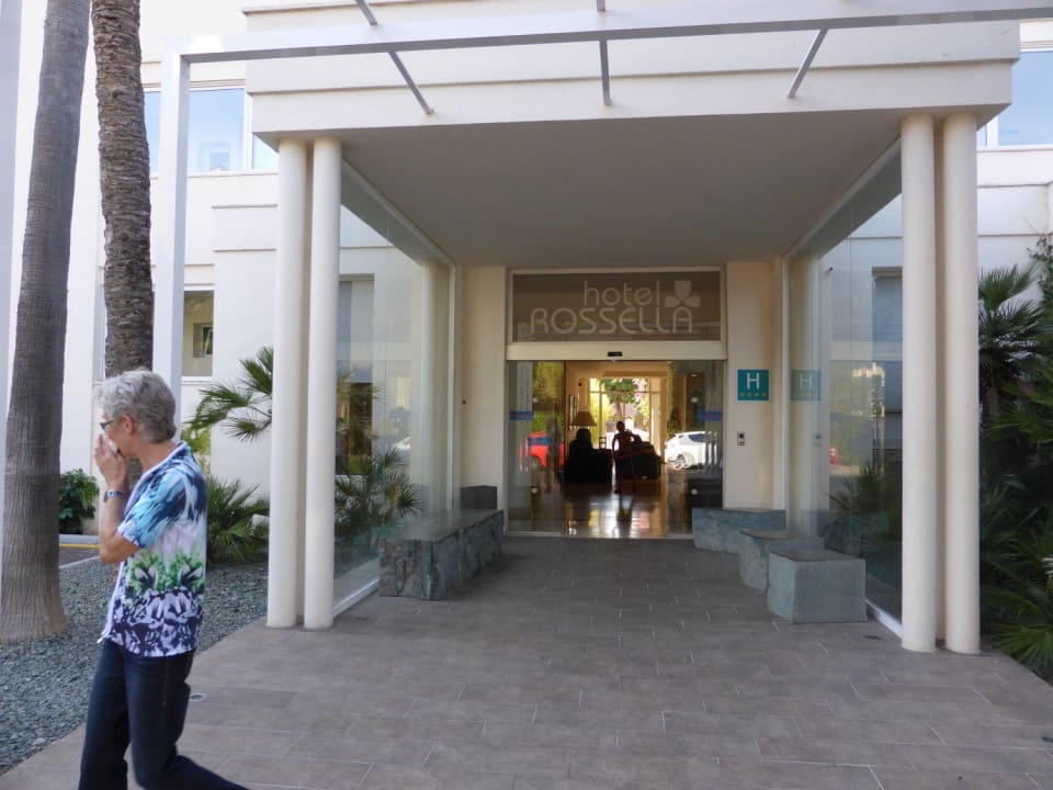Hoteleingang Hotel Rosella by Intelier