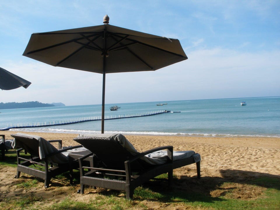 Strand mit Liegen La Flora Khao Lak