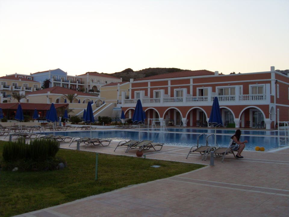 Außenansicht einer Wohneinheit, Garten und Pool Porto Bello Royal