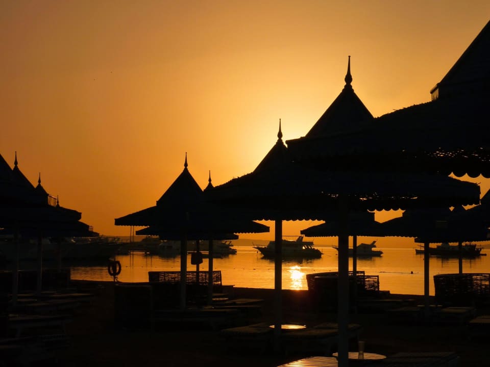 Sonnenaufgang am Strand The Grand Hotel Hurghada