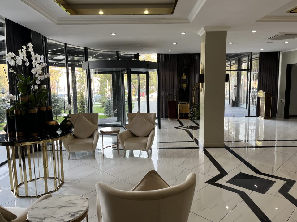 Lobby Wyndham Garden Tashkent