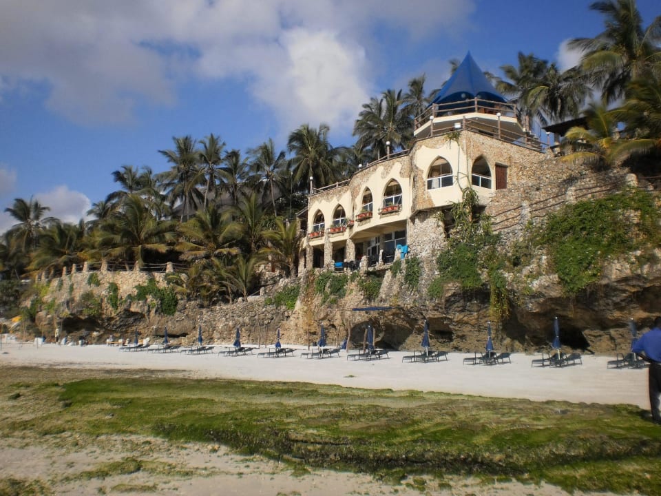 Itl. Restaurant und Tauchbasis Peponi Divers vom Strand Bahari Beach Hotel