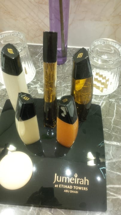 Pflegeprodukte in Form der Etihad Towers Conrad Abu Dhabi Etihad Towers