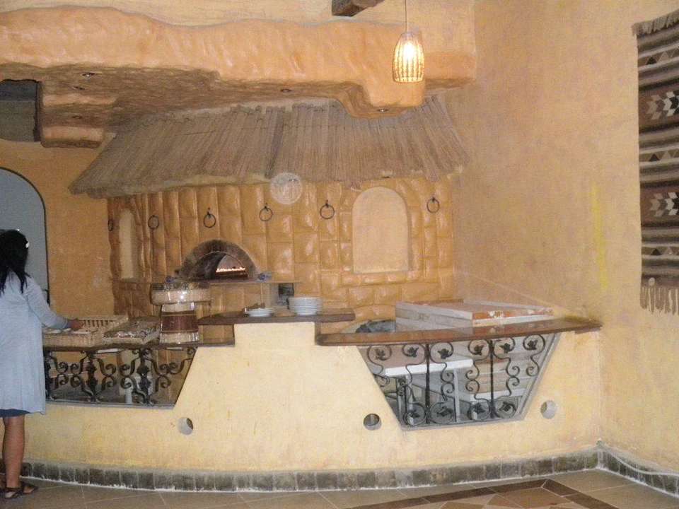 Holzofen für selbstgebackenes Brot Pickalbatros Alf Leila Wa Leila Resort - Neverland Hurghada
