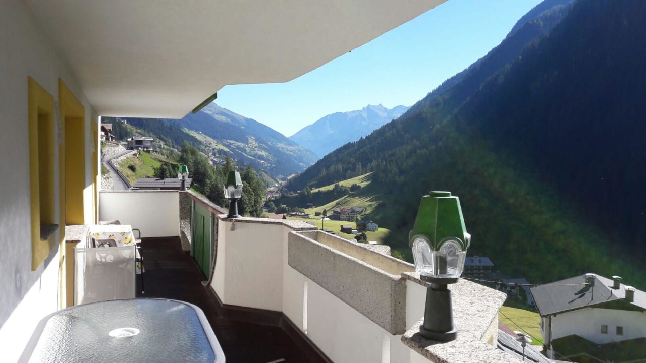 Ausblick Richtung Ort Kappl Hotel Edelweiss Schlössl