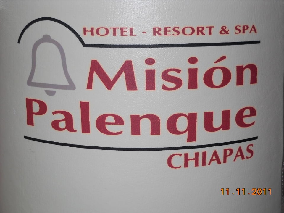 Eingangsschild vor der Hotelzufahrt Hotel Mision Palenque