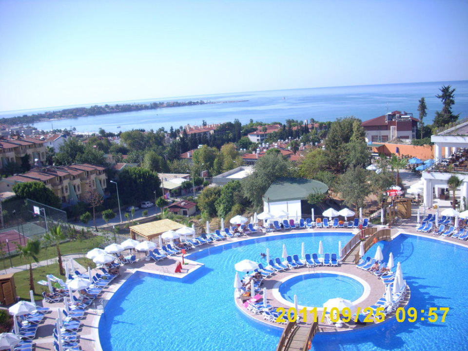 Pool  Side Prenses Resort & Spa