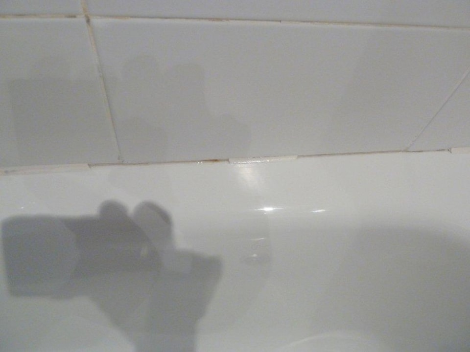 Teilweise fehlendes Silikon Valentin Reina Paguera