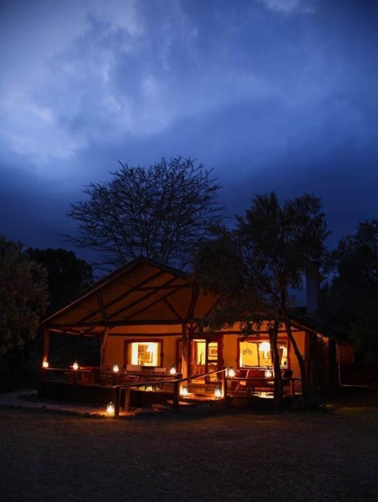 Acacia House at night Mara Bush Houses