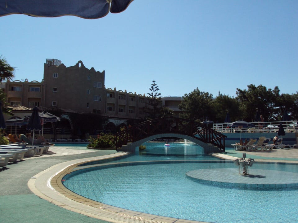 Von der Poolliege aus Hotel Kalithea Mare Palace