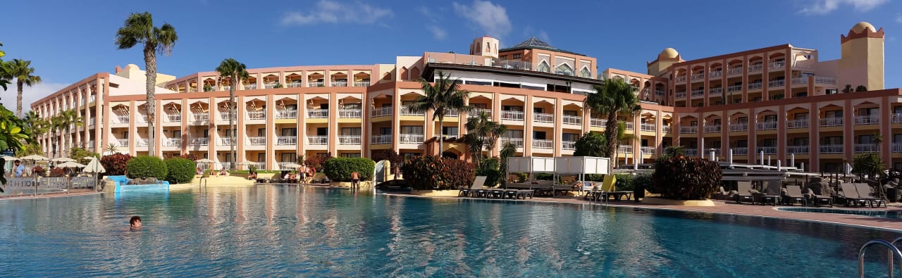 Hotel von der Poolseite H10 Playa Esmeralda - Adults only