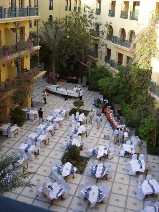 Orientalisches Barbecue im Innenhof DuPront Hotel Three Corners Ocean View prestige - Adults only