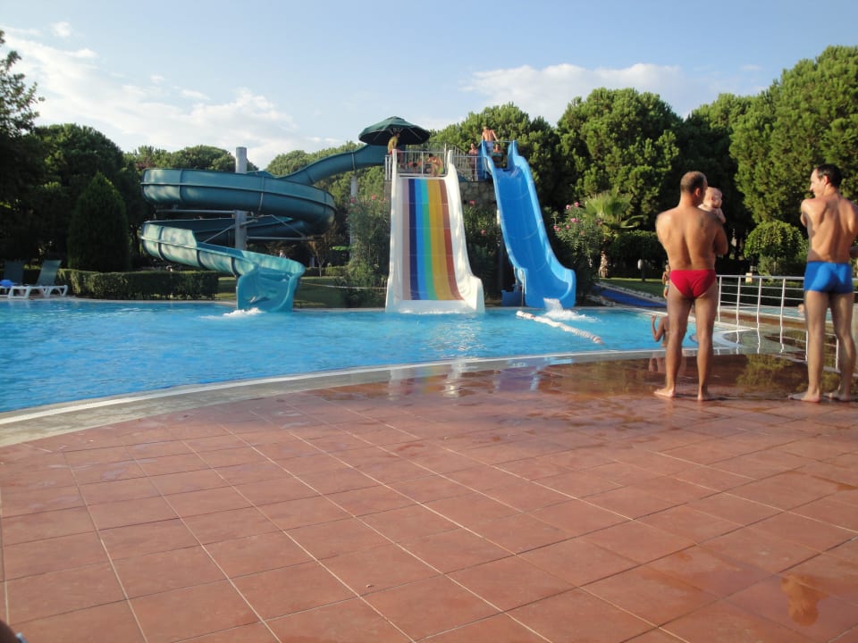 Drei Rutschen mit Aufsicht  IC Hotels Green Palace