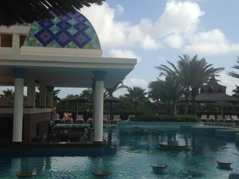 Pool Hotel Riu Karamboa