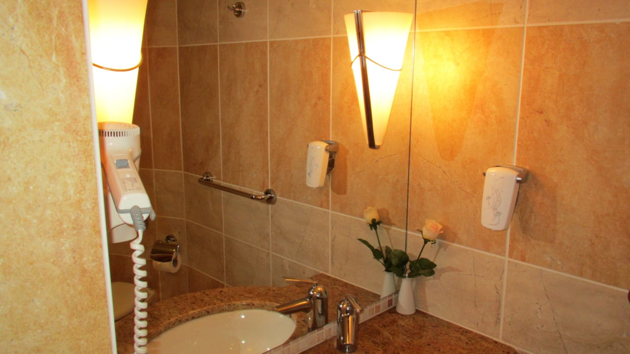 Großer Spiegel.  Lindner Hotel Prague Castle, part of JdV by Hyatt