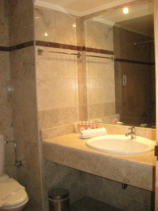 Badezimmer immer vorbildlich sauber Hotel Kalithea Horizon Royal