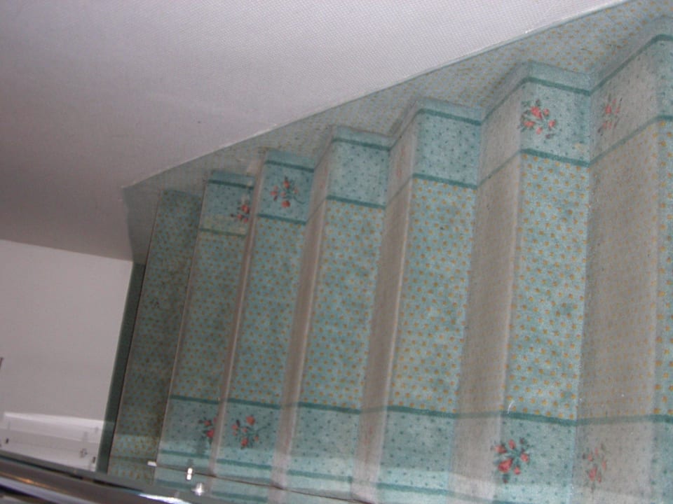 Treppenaufgang komplett verschmutzt Landhotel Harz