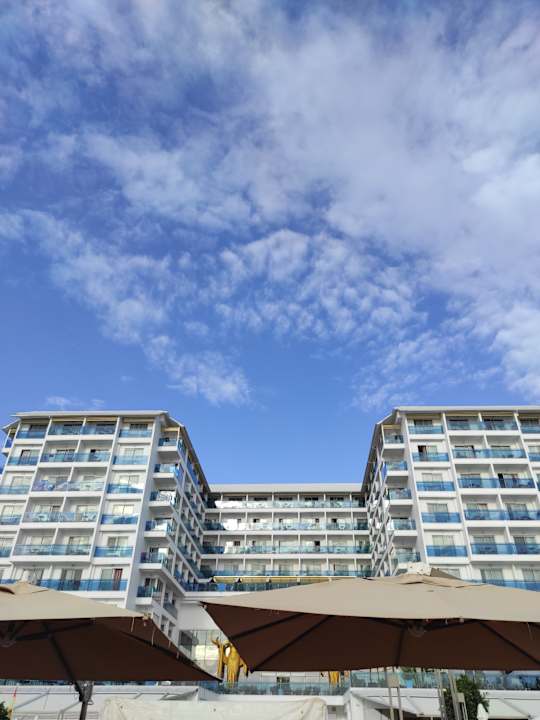 Außenansicht Azura Deluxe Resort & Spa Hotel