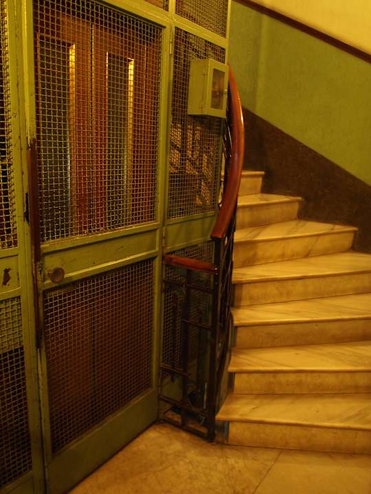 Treppenhaus mit Aufzug Pigneto Luxury Rooms
