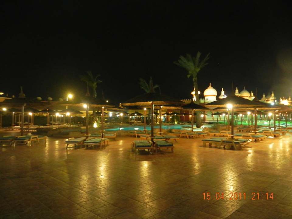 Einer der Ruhepools am Abend.  Pickalbatros Alf Leila Wa Leila Resort - Neverland Hurghada