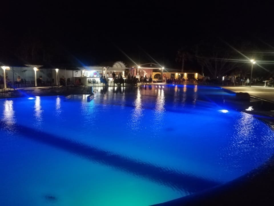 Pool Atlantis Hotel