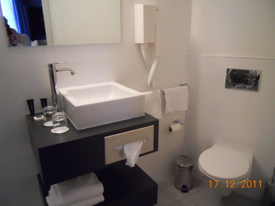 WC und Waschbecken Hotel Bailli De Suffren Tour Eiffel