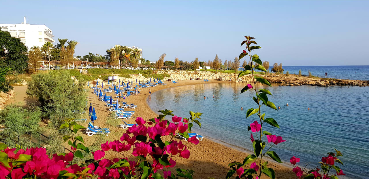 Strand Crystal Springs Beach Hotel