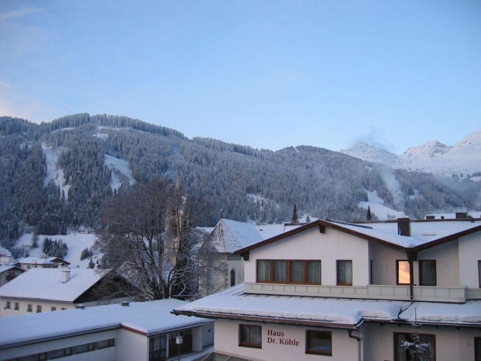 Blick (morgens) vom Balkon der Ferienwohnung alpina&more APARTMENTS | ZIMMER
