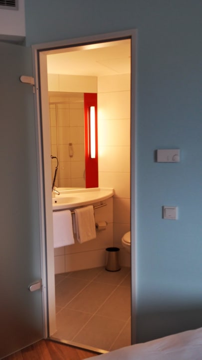 Bad/Dusche im Doppelzimmer ibis Berlin Kurfürstendamm