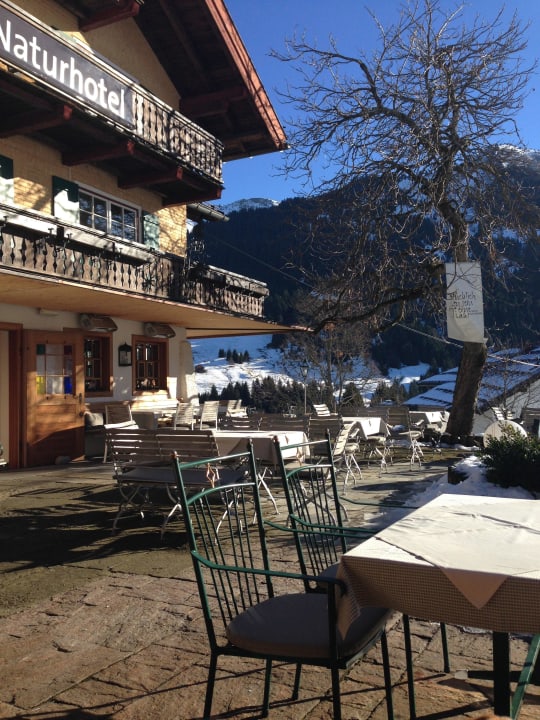 Sonnenterrasse Naturhotel Chesa Valisa