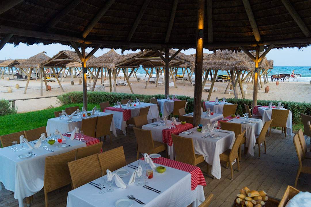 Mittagrestaurant außen The Orangers Beach Resort and Bungalows