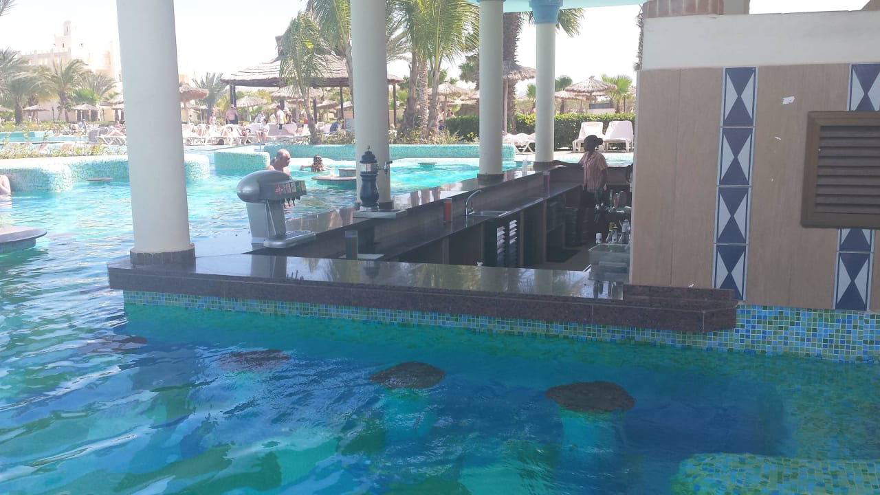 Zwembadbar Hotel Riu Karamboa