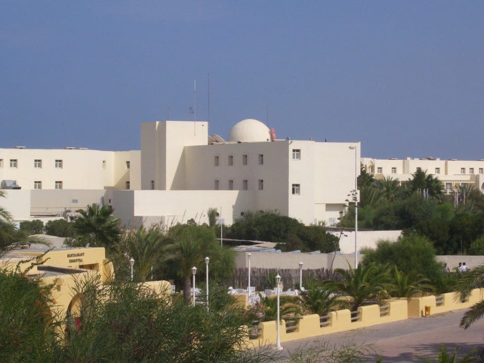 Vom Balkon zum anderen Hotel TUI MAGIC LIFE Penelope Beach