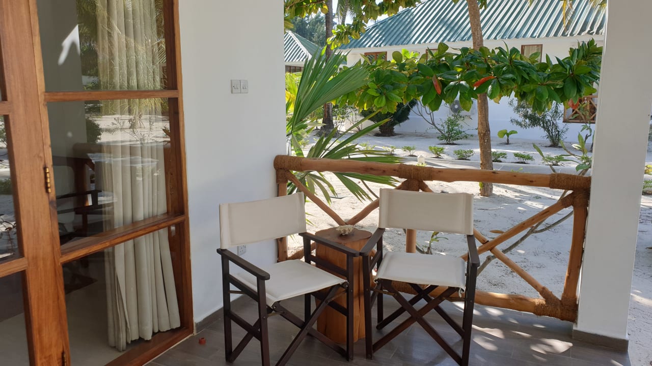 Zimmer Kisiwa on the Beach