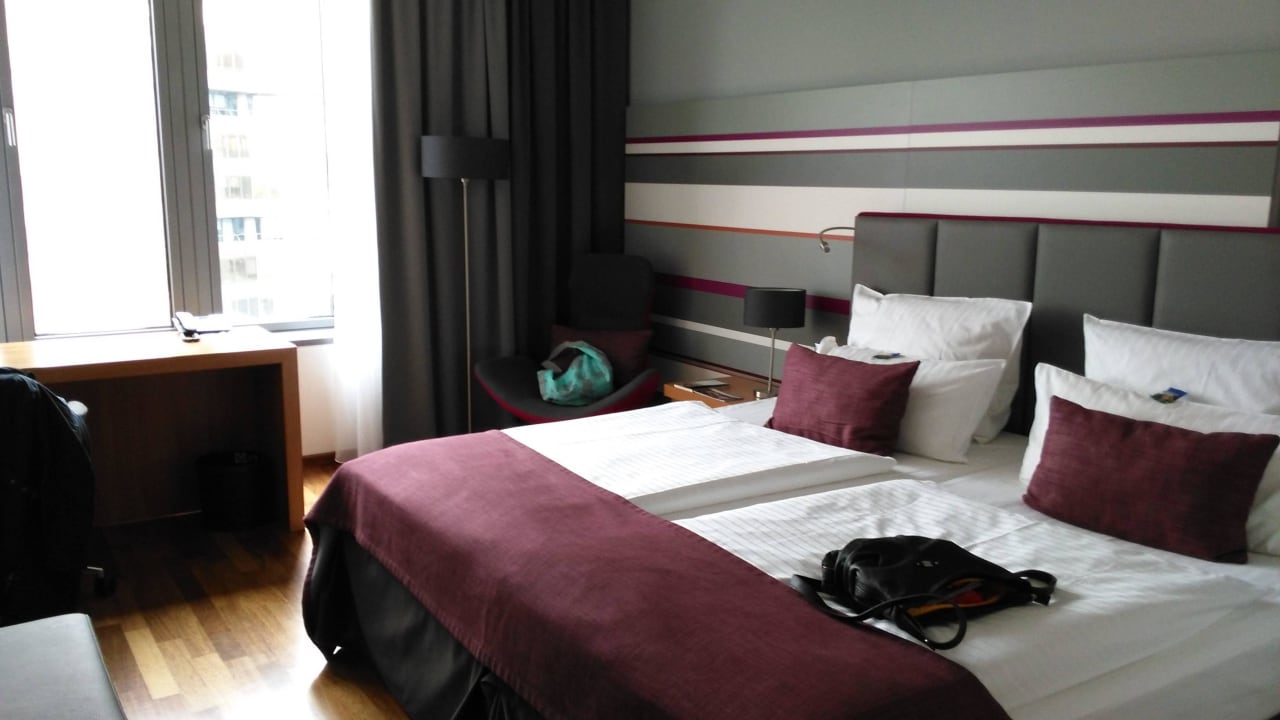 Blick zum Fenster AMERON Köln Hotel Regent