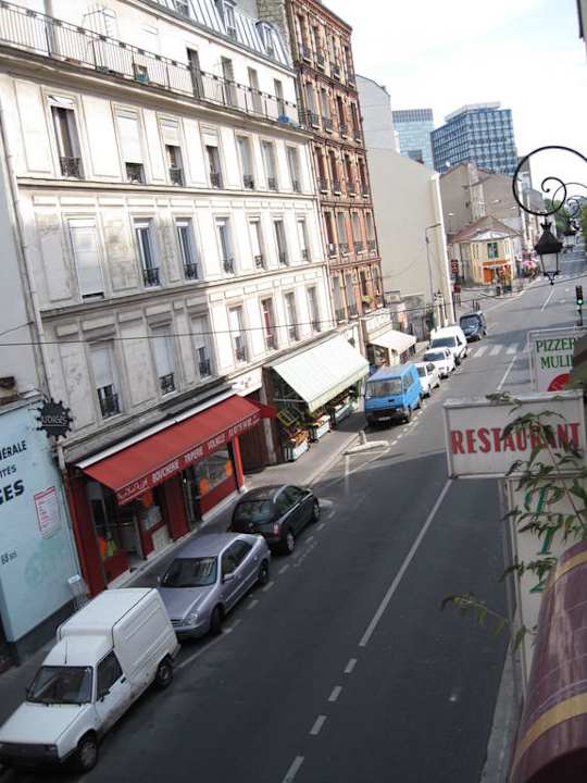 Straßenblick, rechts vom Zimmer gesehen Hotel Le Dauphin
